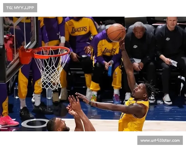 湖人队进攻受制失误频发场均十九次暴露球队组织与配合隐患