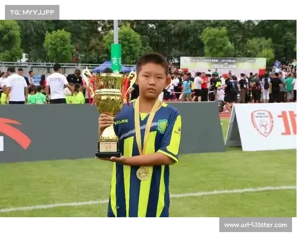 冠军杯赛施工团队精雕细节，保障赛事高质量举办